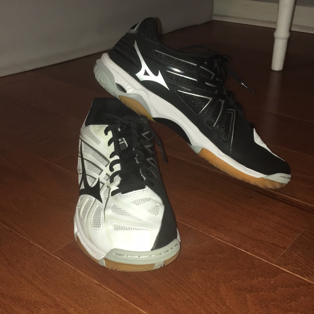 Mizuno wave hurricane 3s